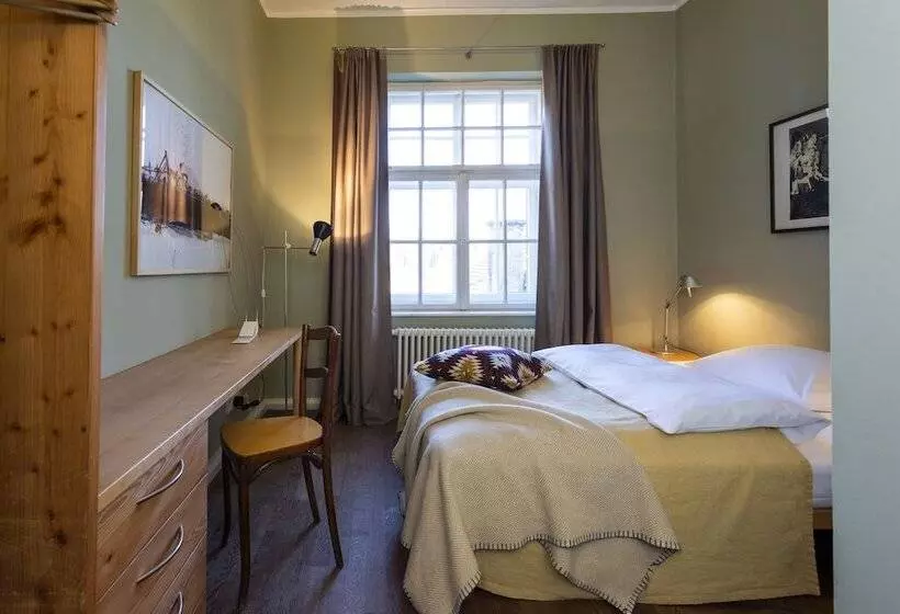 اتاق اکونومی یک تخته, Gut Sonnenhausen