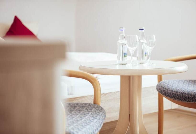 غرفة قياسية مزوَّدة بشُرفة, Kaisers Das Kleine Stadt