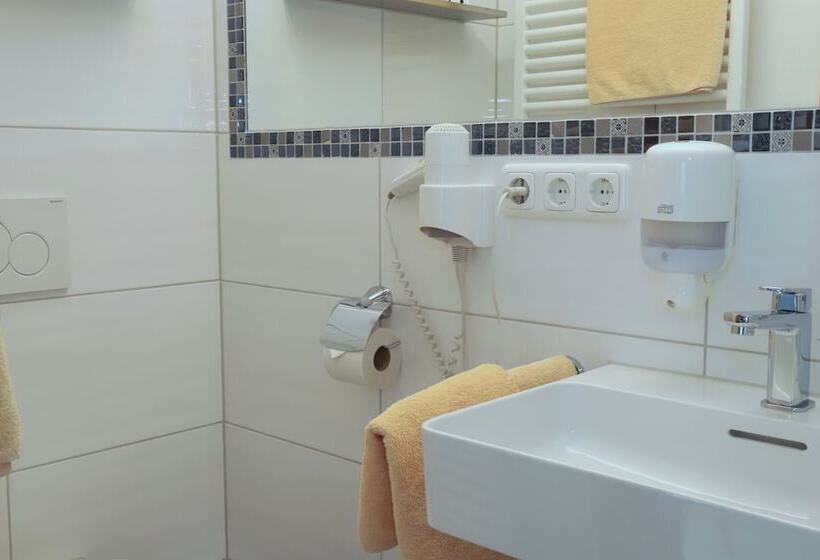 غرفة قياسية فردية, Kaisers Das Kleine Stadt