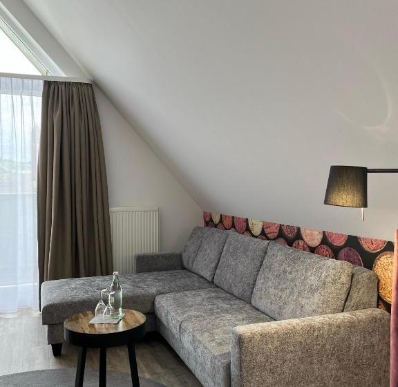 주니어 스위트 도시 전망, Mainpromenade S