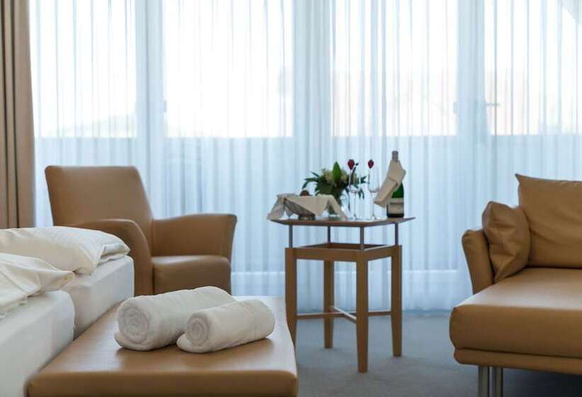 주니어 스위트 도시 전망, Mainpromenade S