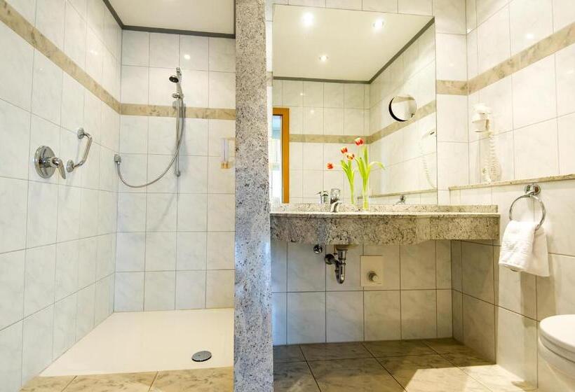 스탠다드 룸, Röhrs