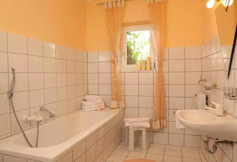 اتاق استاندارد, Zum Stemplinger Hansl