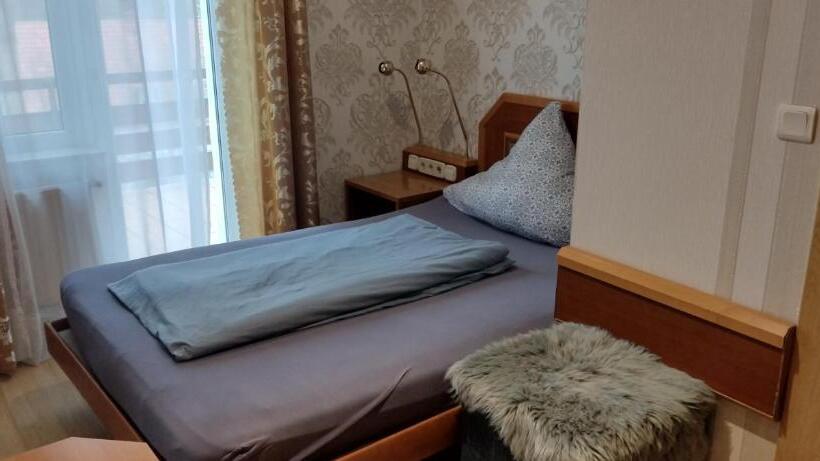 스탠다드 싱글 룸, Zur Rose