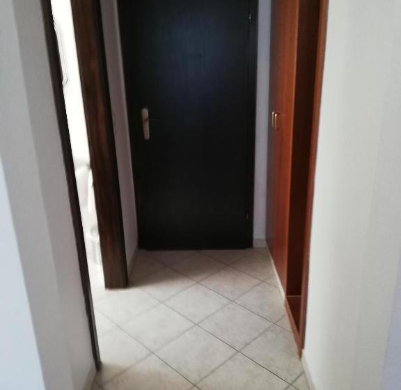 스탠다드 룸, Zur Rose