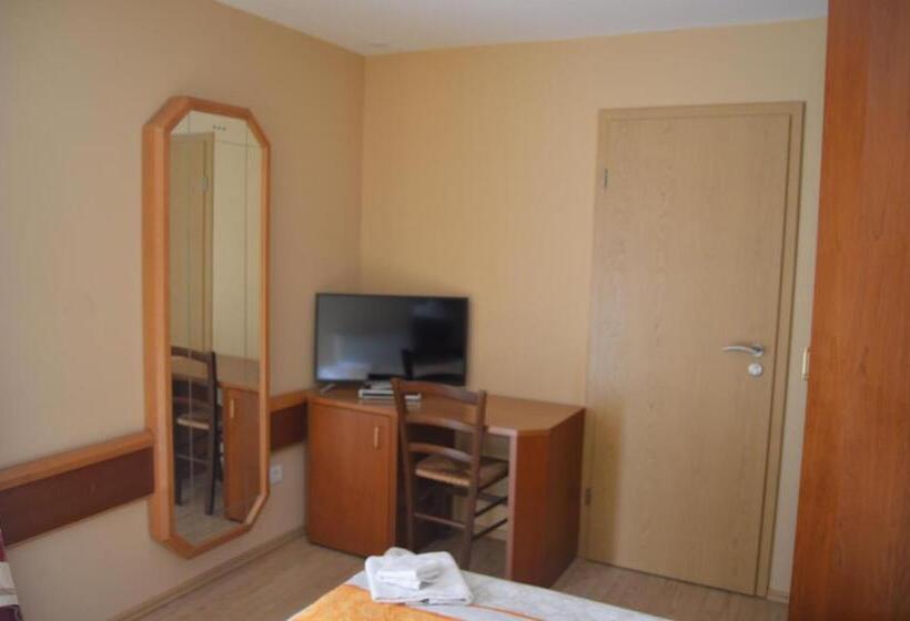 스탠다드 룸, Zur Rose