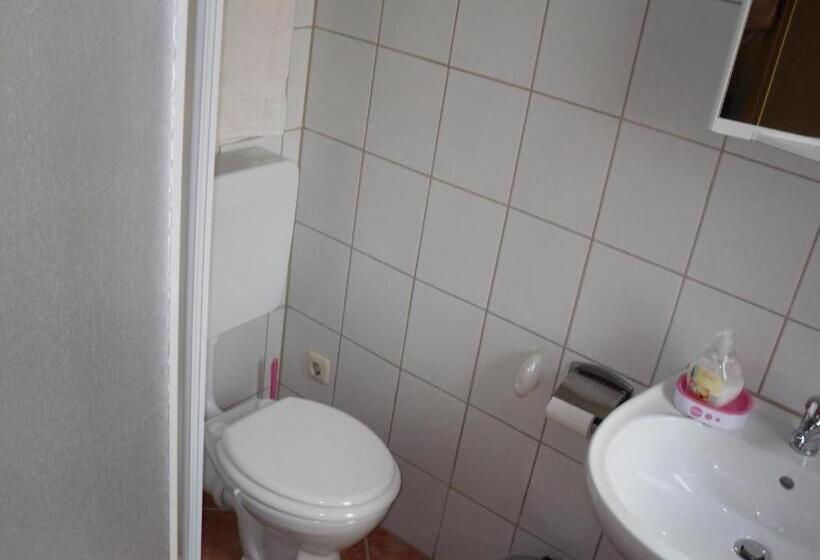 스탠다드 룸, Zur Rose