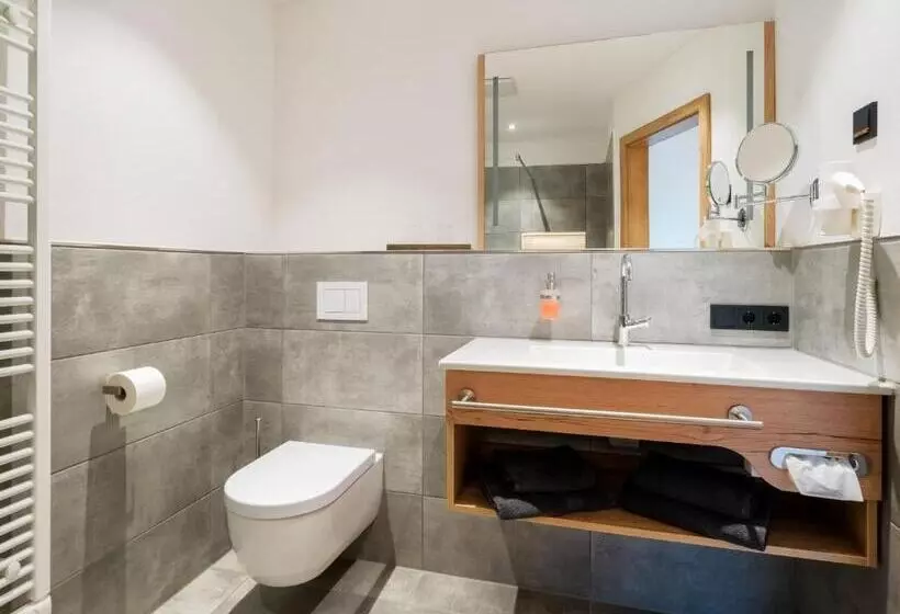 اتاق استاندارد با بالکن, Main Vinotel Weingut Helmstetter
