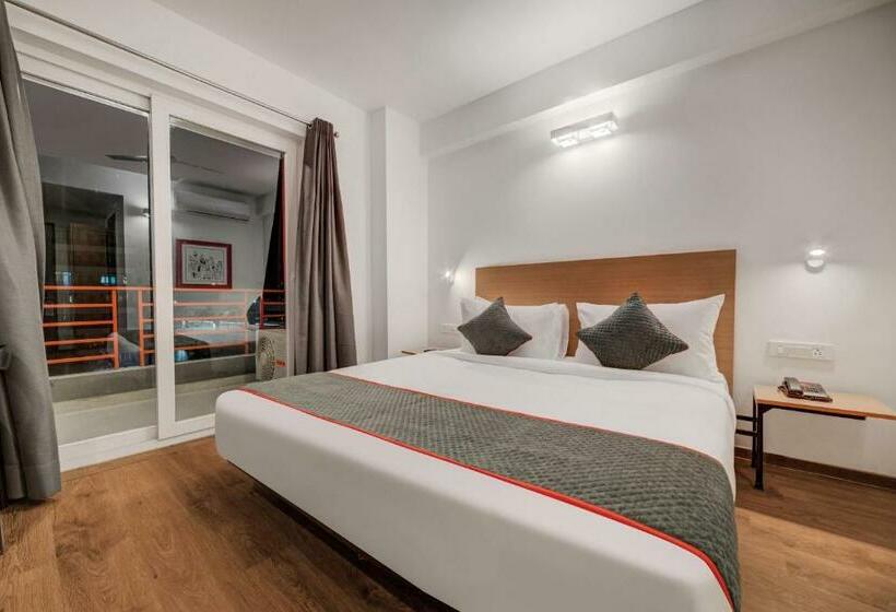 Трехместный Номер Классика, Townhouse Golf Course Road