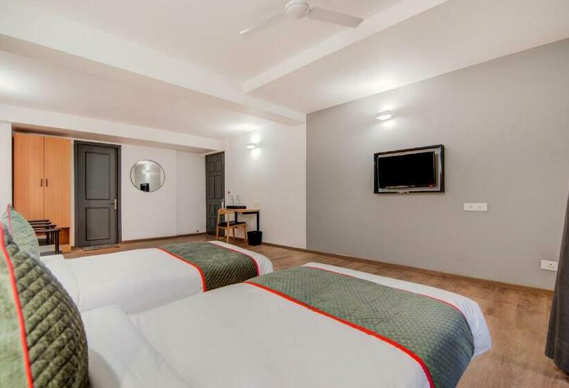 Трехместный Номер Классика, Townhouse Golf Course Road