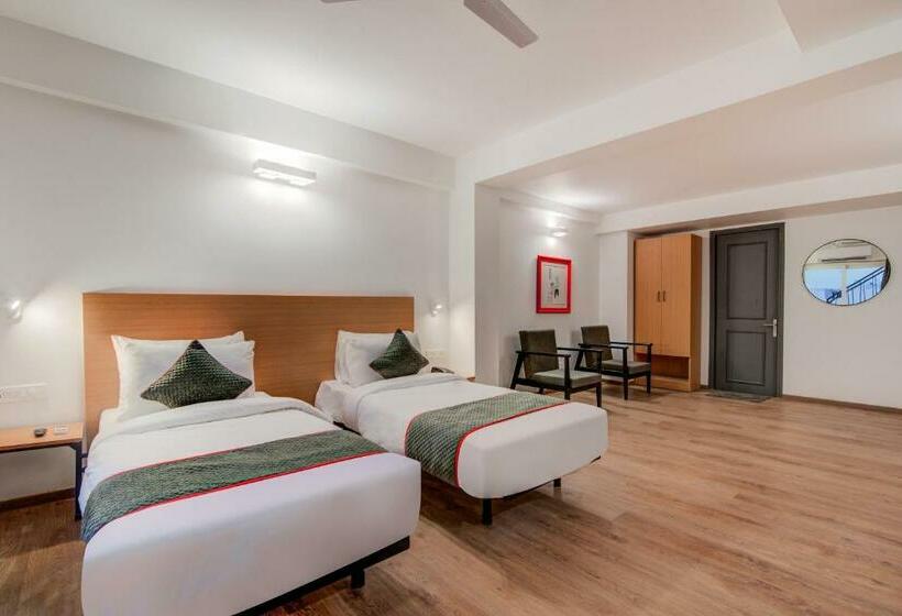 Трехместный Номер Классика, Townhouse Golf Course Road