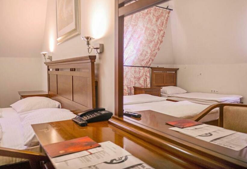 اتاق استاندارد سه نفره, Pahuljica