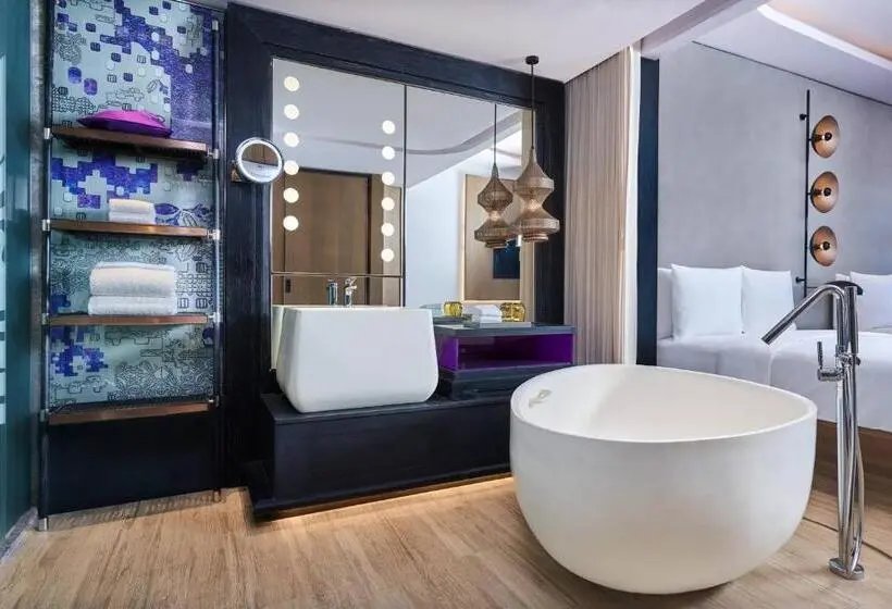 اتاق لوکس با بالکن و چشم‌انداز دریا, Renaissance Bali Nusa Dua Resort