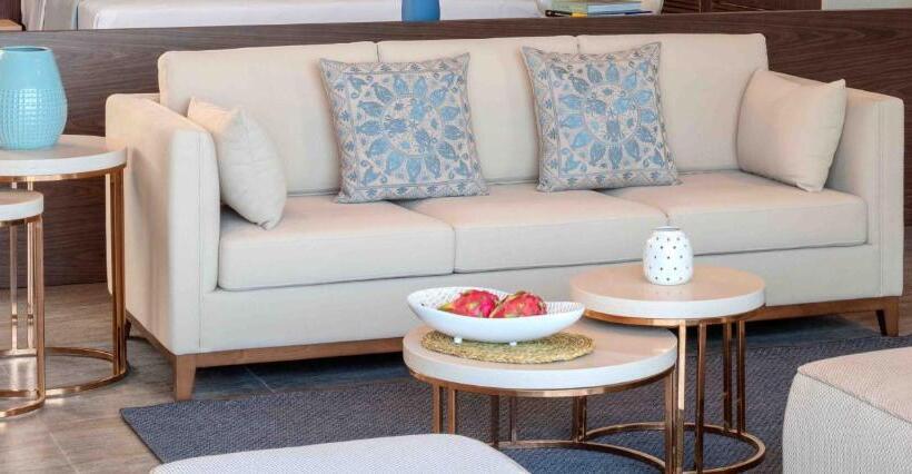 Люкс Deluxe Вид на Море, Anantara World Islands Dubai Resort