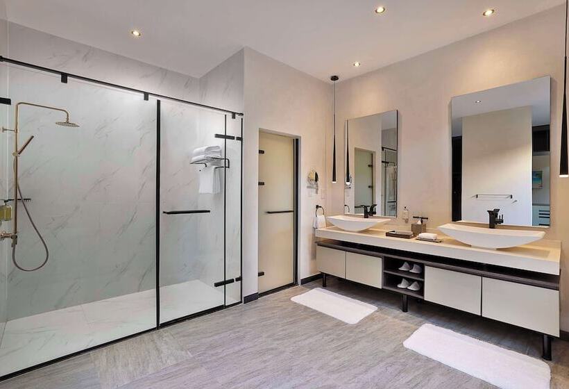 Полулюкс Вид на Море, Anantara World Islands Dubai Resort