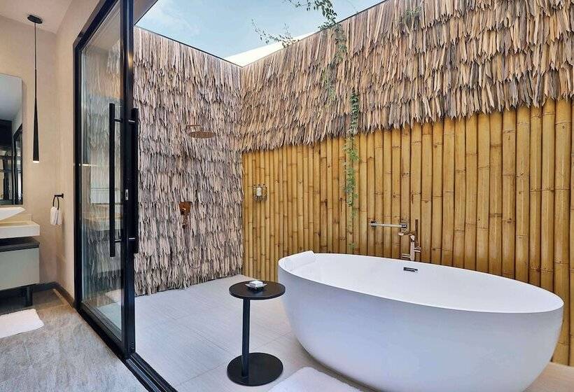 Полулюкс Вид на Море, Anantara World Islands Dubai Resort