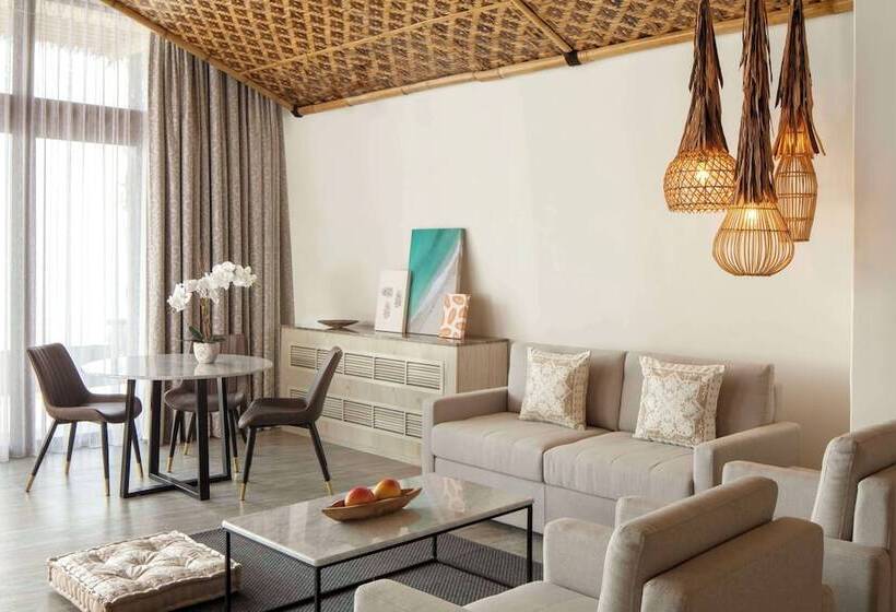 Полулюкс с Бассейном, Anantara World Islands Dubai Resort