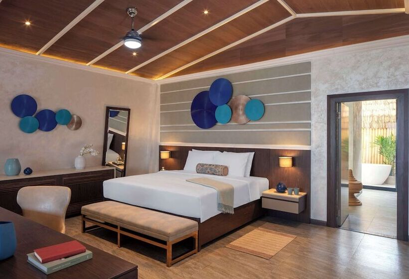 Полулюкс с Бассейном, Anantara World Islands Dubai Resort