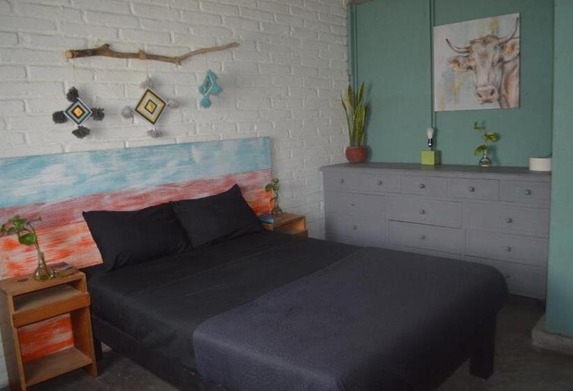 חדר סטנדרט עם מרפסת, Canova Hostel & Pizza