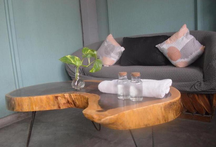 חדר סטנדרט עם מרפסת, Canova Hostel & Pizza