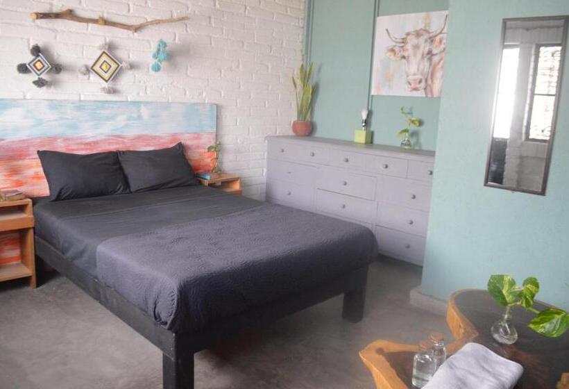 חדר סטנדרט עם מרפסת, Canova Hostel & Pizza