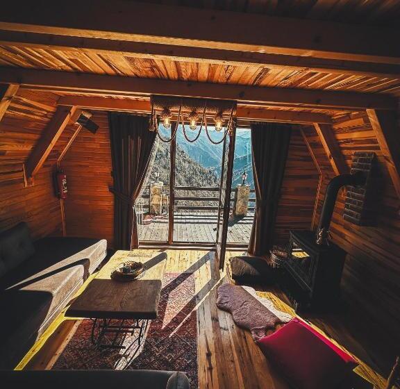 בקתה סטנדרטית, Orca Bungalows