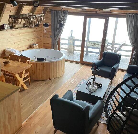 בקתה סטנדרטית, Orca Bungalows