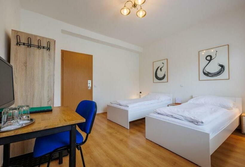 חדר משפחתי, Pension U Golfu Cihelny