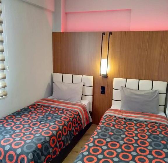 חדר משפחתי, Kb Apart Otel