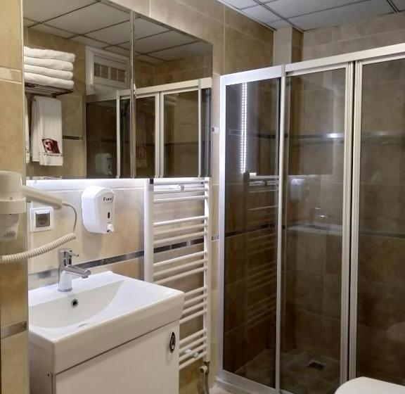 חדר משפחתי, Kb Apart Otel