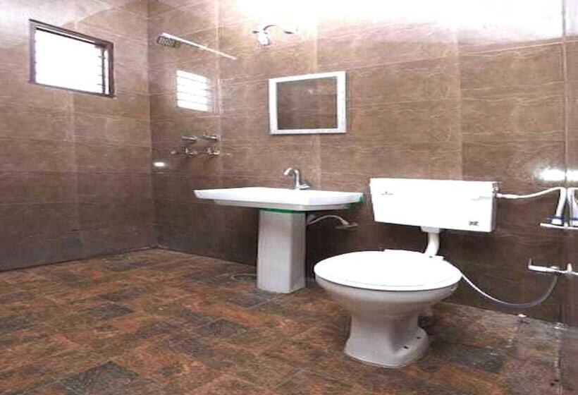 Pokój Trzyosobowy Klasyczny, Golden Crown