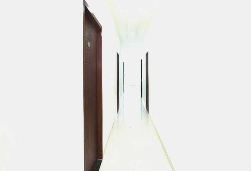 Pokój Trzyosobowy Klasyczny, Golden Crown