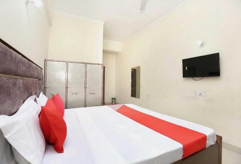 Pokój Trzyosobowy Klasyczny, Golden Crown