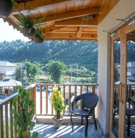 디럭스 룸, Osho Himalayas Wellness Resort