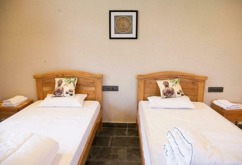 디럭스 룸, Osho Himalayas Wellness Resort