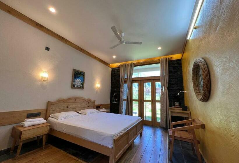 디럭스 룸, Osho Himalayas Wellness Resort