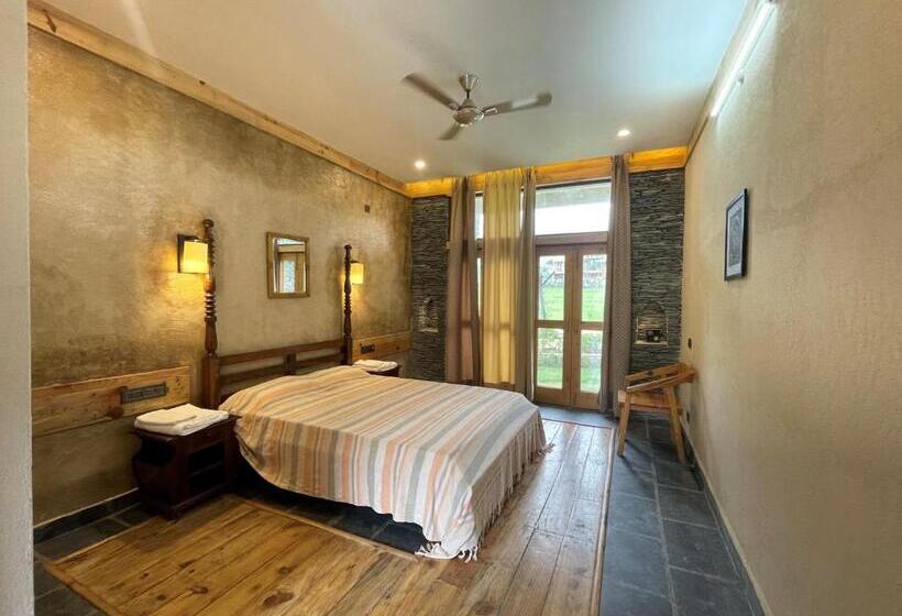 디럭스 룸, Osho Himalayas Wellness Resort