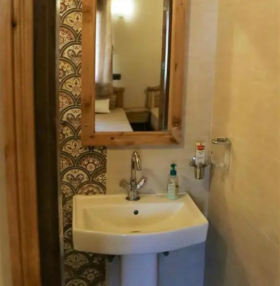 エコノミールーム, Osho Himalayas Wellness Resort