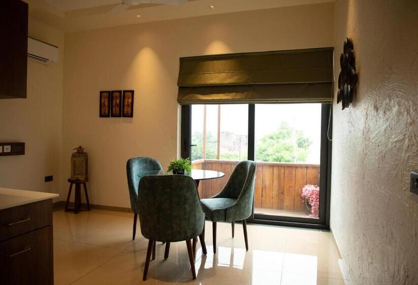 スタンダードスタジオ, Palm Villas