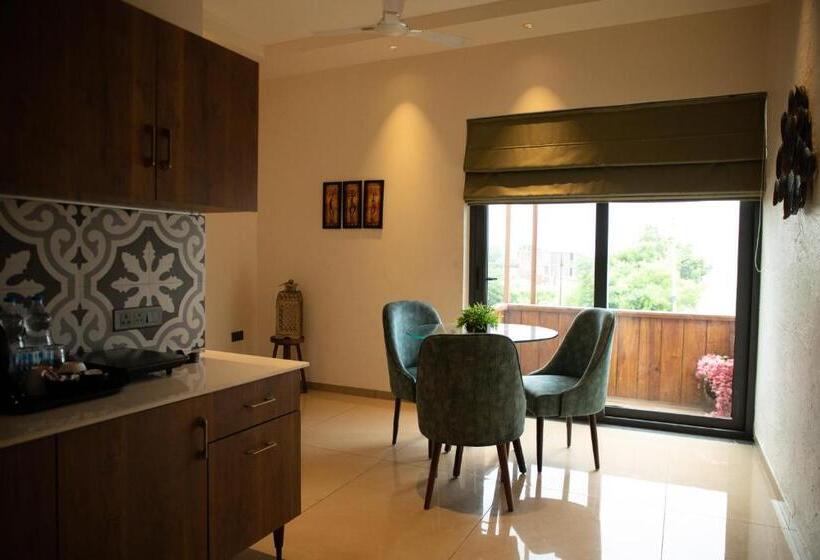 スタンダードスタジオ, Palm Villas