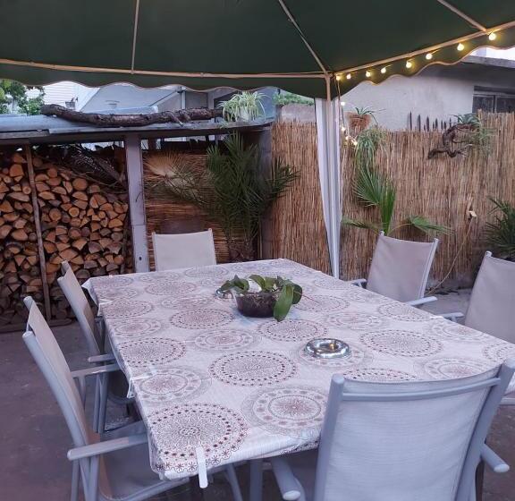 غرفة عائلية, вила радеви