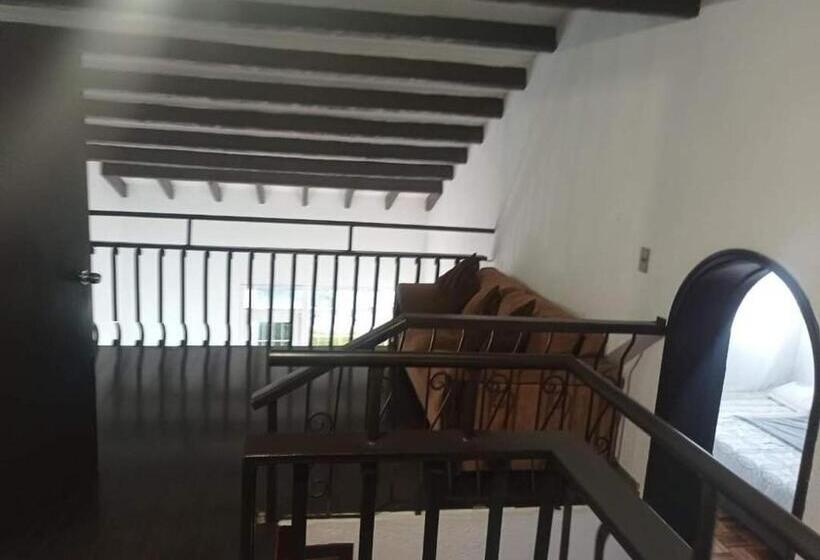 غرفة قياسية مزوَّدة بشُرفة, Bogotá Calle 100