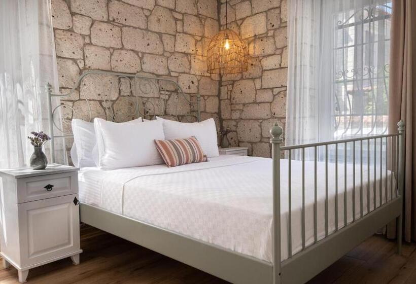 غرفة قياسية, Caliza Alaçatı