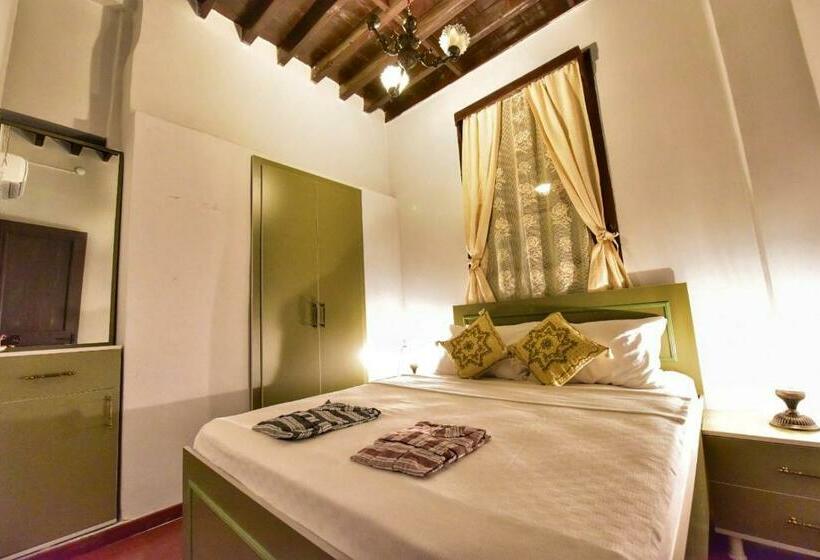 اتاق استاندارد با سرویس بهداشتی مشترک, Lords Hostel & Pub