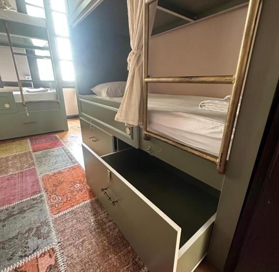 اتاق چهار تخته با دستشویی مشترک, Lords Hostel & Pub