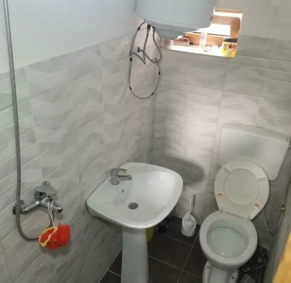 Quarto Estandar, Bujtina Carku