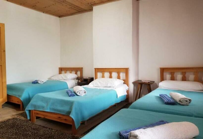 スタンダード４人部屋, Bujtina Carku