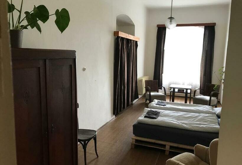 חדר סטנדרט חדר אמבטיה משותף, Nezámek