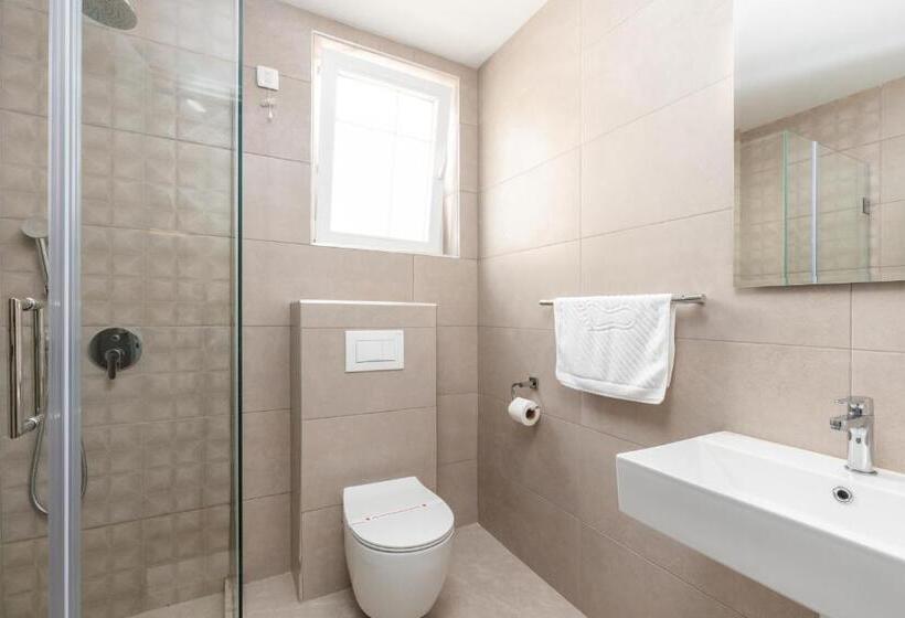 اتاق لوکس خانوادگی, Olea