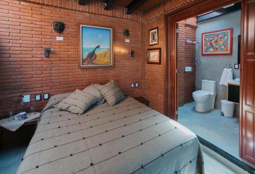 استودیوی استاندارد, Larimar Gallery Y Hotel Boutique